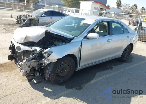 2011 Toyota Camry z USA, uszkodzony, nr VIN 4T1BF3EK0BU118527